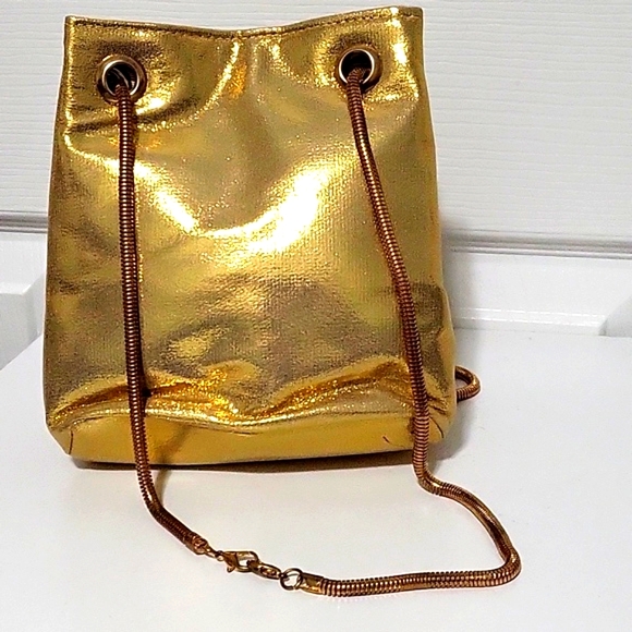 *HOMECOMING* Gold bucket bag - Picture 3 of 7